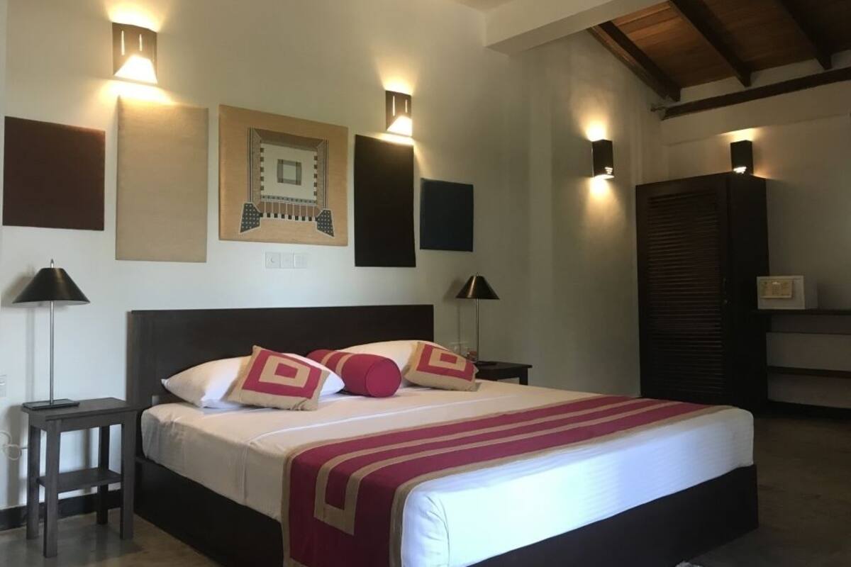 In-room safe, desk, iron/ironing board, free WiFi