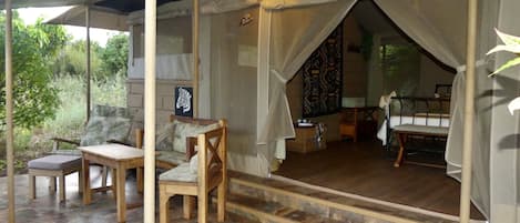 Tienda de campaña de lujo, 1 cama matrimonial, vista al jardín, en el área del jardín | 1 habitación y ropa de cama de alta calidad