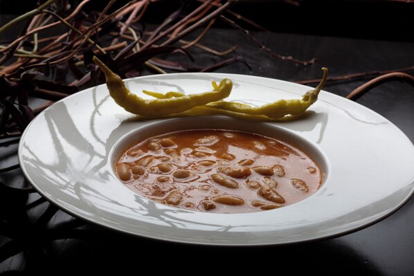 Breakfast, lunch, dinner served; local and international cuisine 