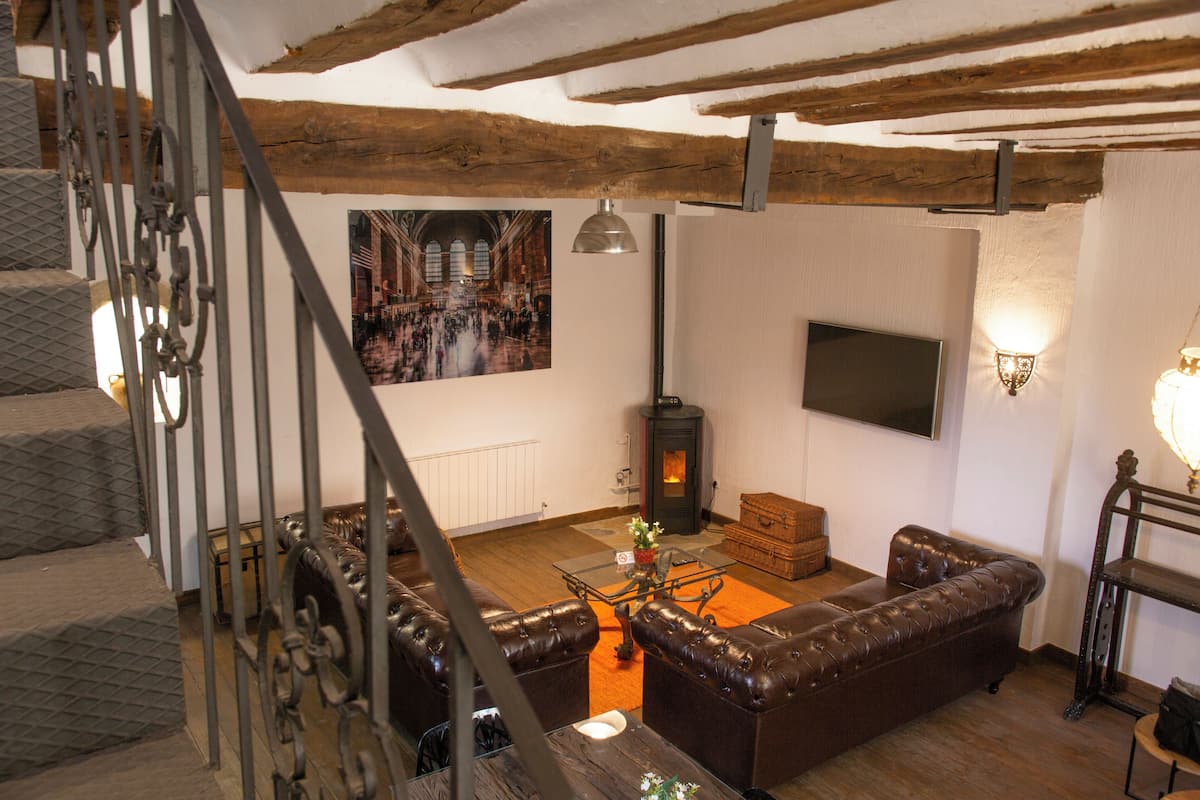 Deluxe Studio | Living area | Flat-screen TV