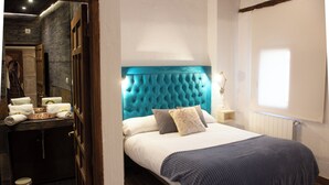 Deluxe Studio | Desk, laptop workspace, blackout drapes, WiFi (free) - Hostal Bavieca (Medinaceli)
