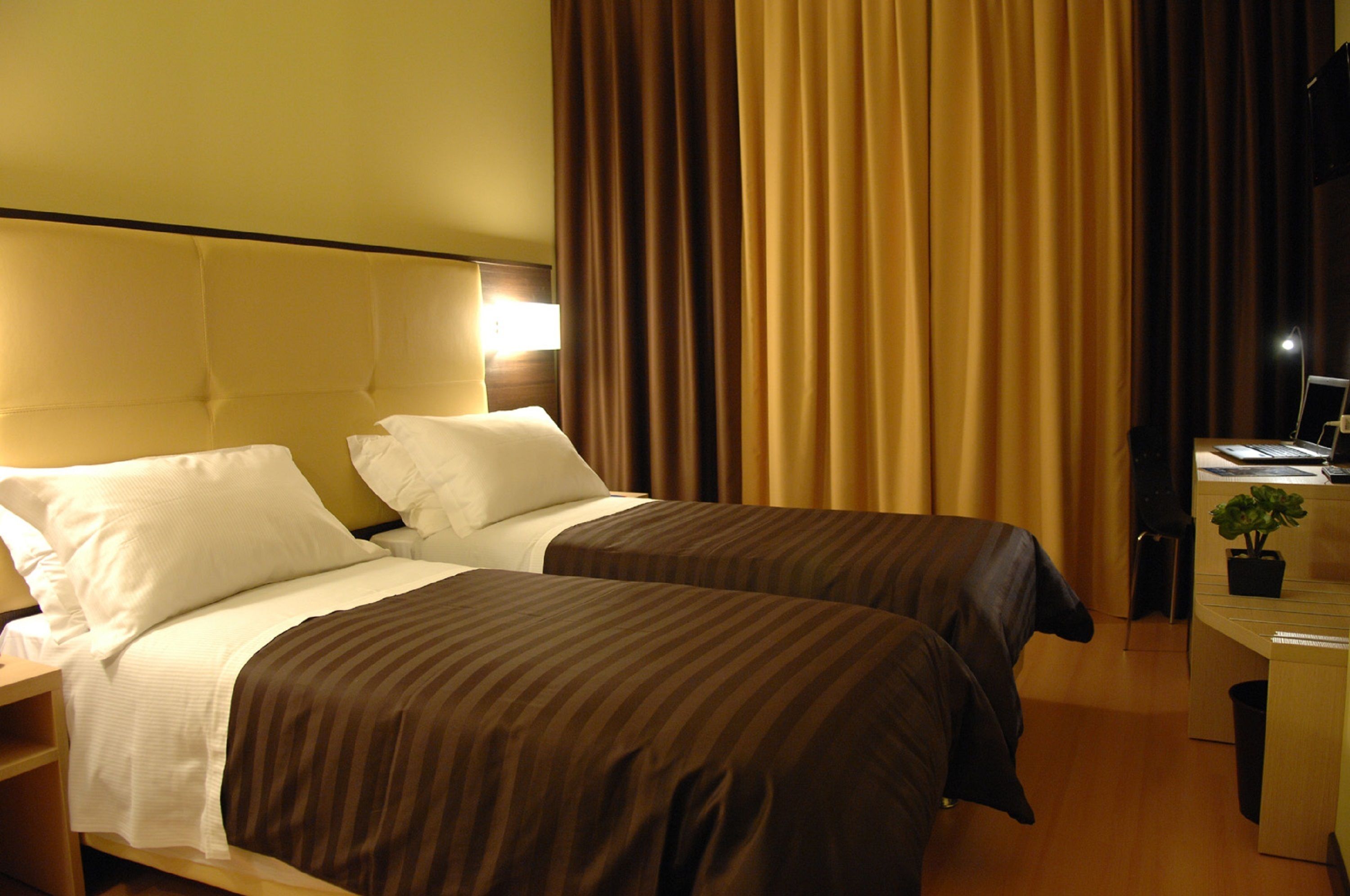 double room | premium bedding, minibar, in-room safe, desk