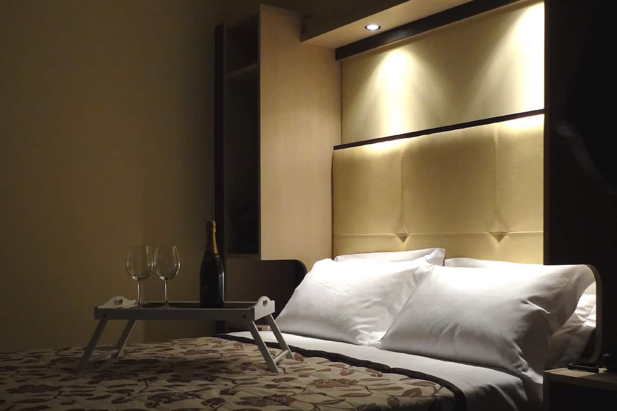 Premium bedding, minibar, in-room safe, desk