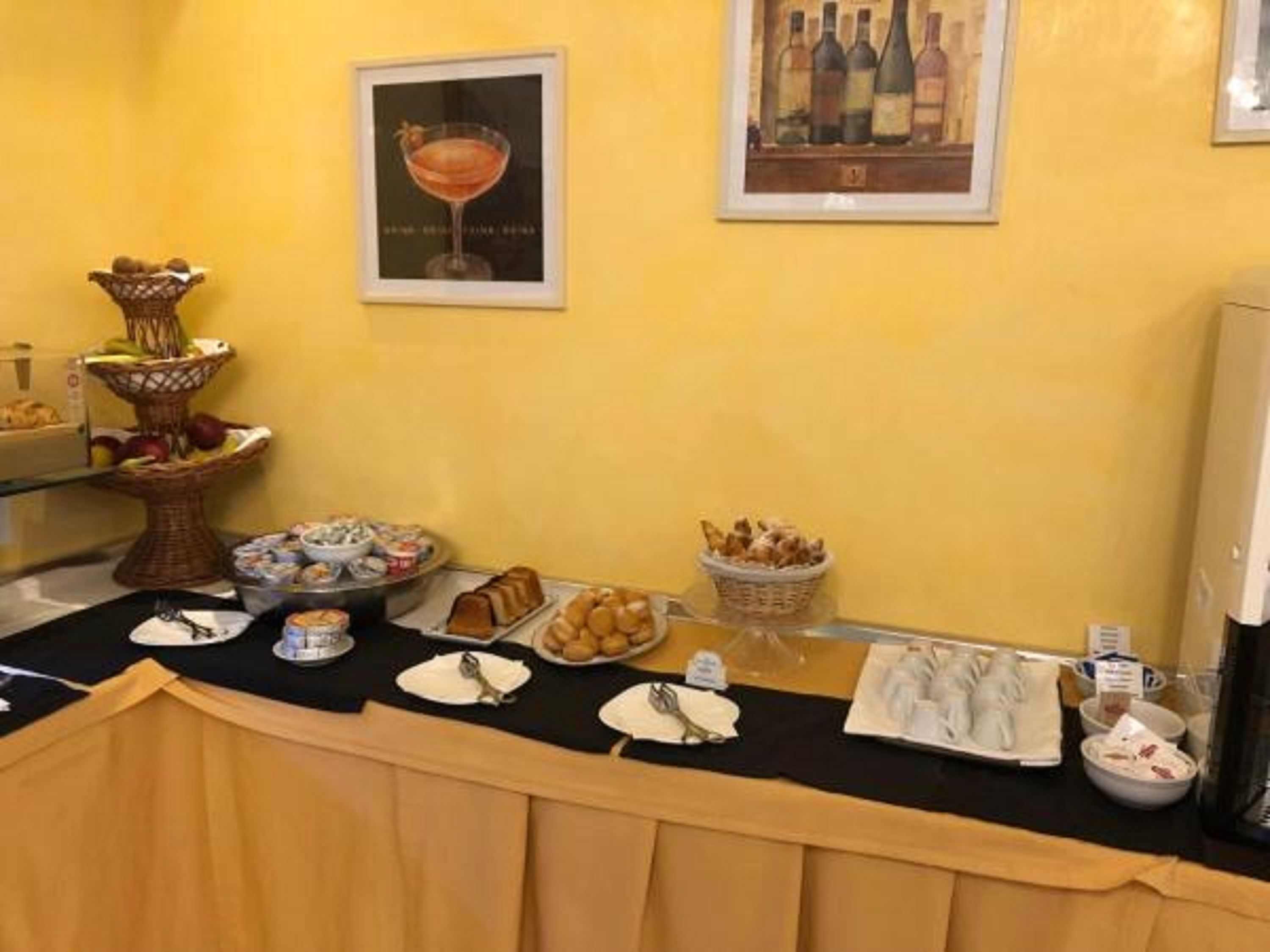 daily buffet breakfast for a fee