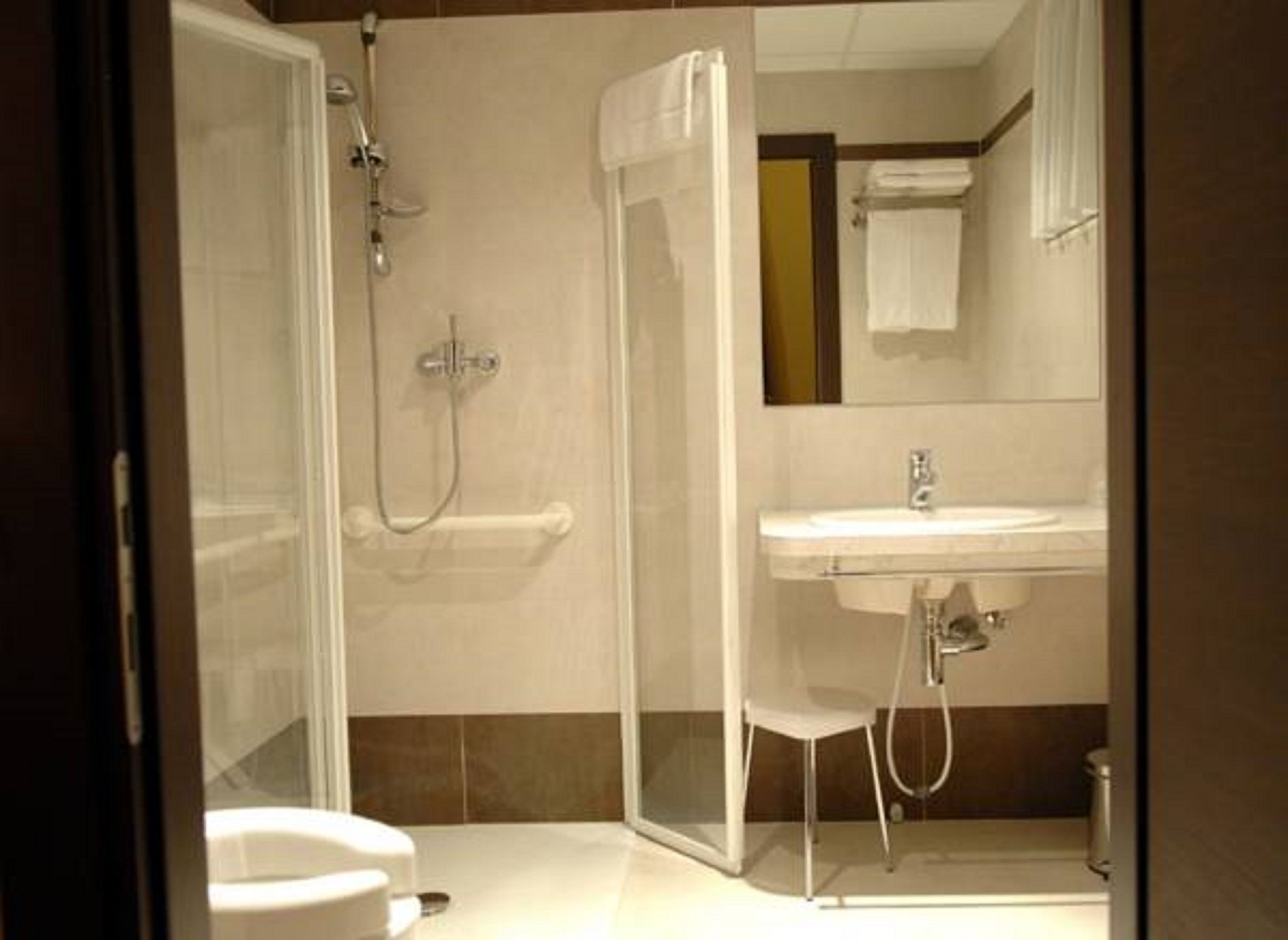 double room | bathroom | shower, hair dryer, bidet, towels