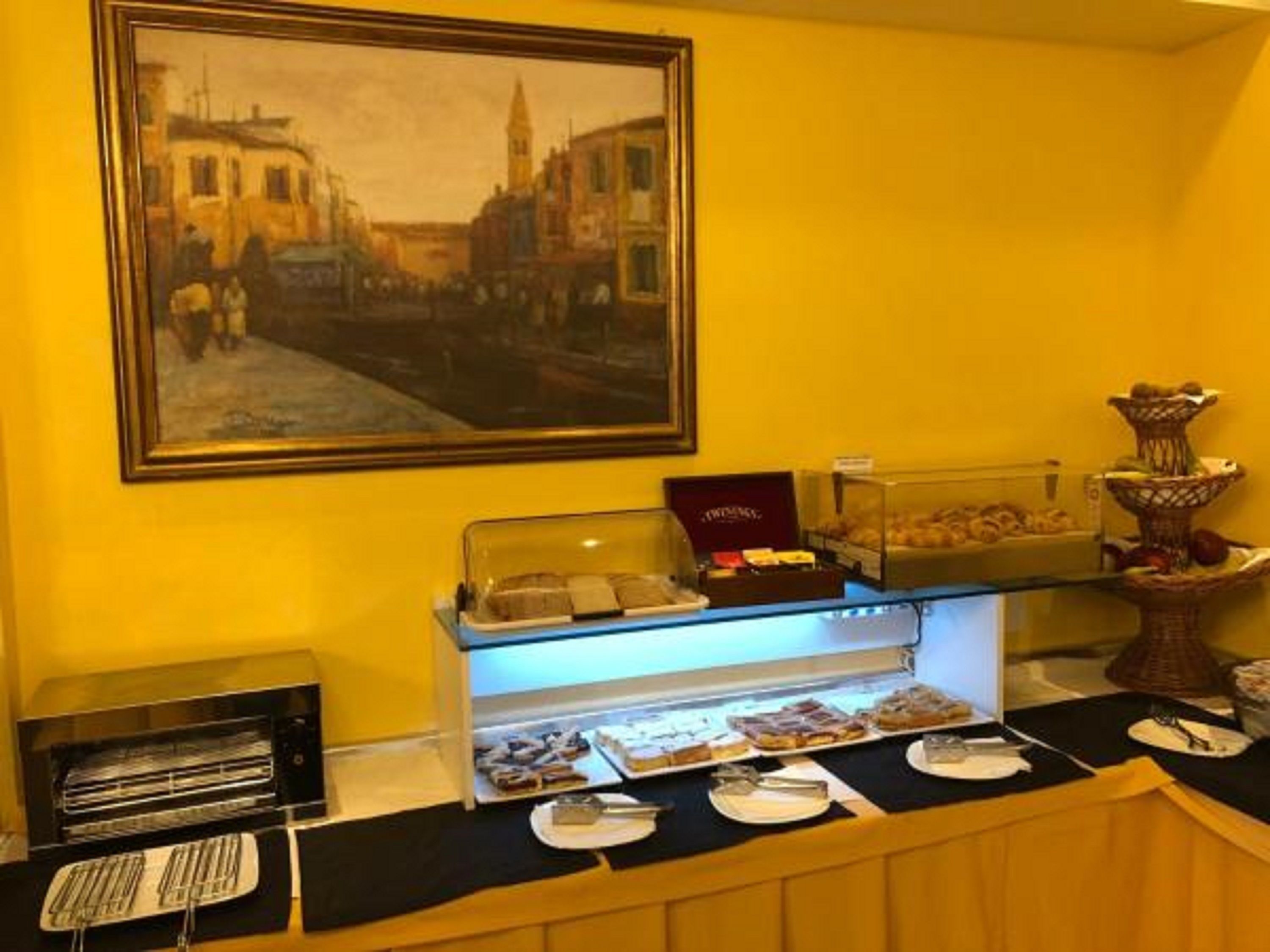 daily buffet breakfast for a fee