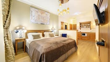 7 Ground Floor Studio Apartment | 1 bedroom, premium bedding, in-room safe, desk