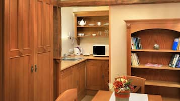 Fridge, microwave, coffee/tea maker, electric kettle
