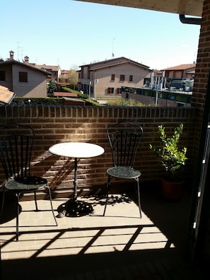 Habitación básica doble, 1 habitación, baño privado, en el área del patio (external) | Terraza o patio