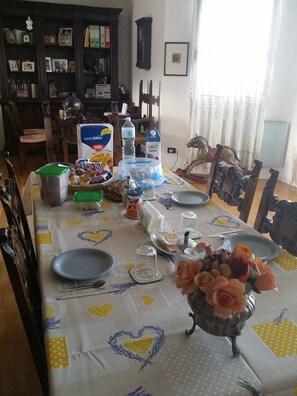 Desayuno de cocina local incluido todos los días