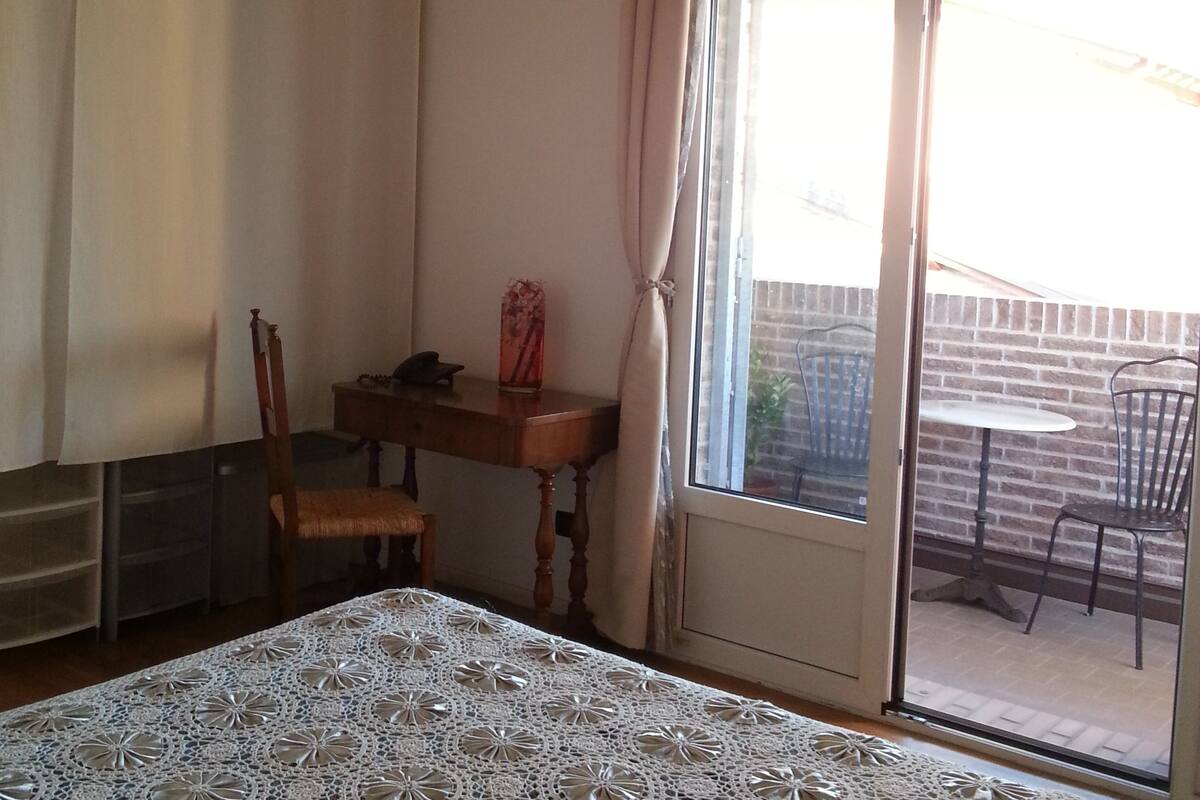 Habitación básica doble, 1 habitación, baño privado, en el área del patio (external) | Escritorio, cortinas blackout y wifi gratis