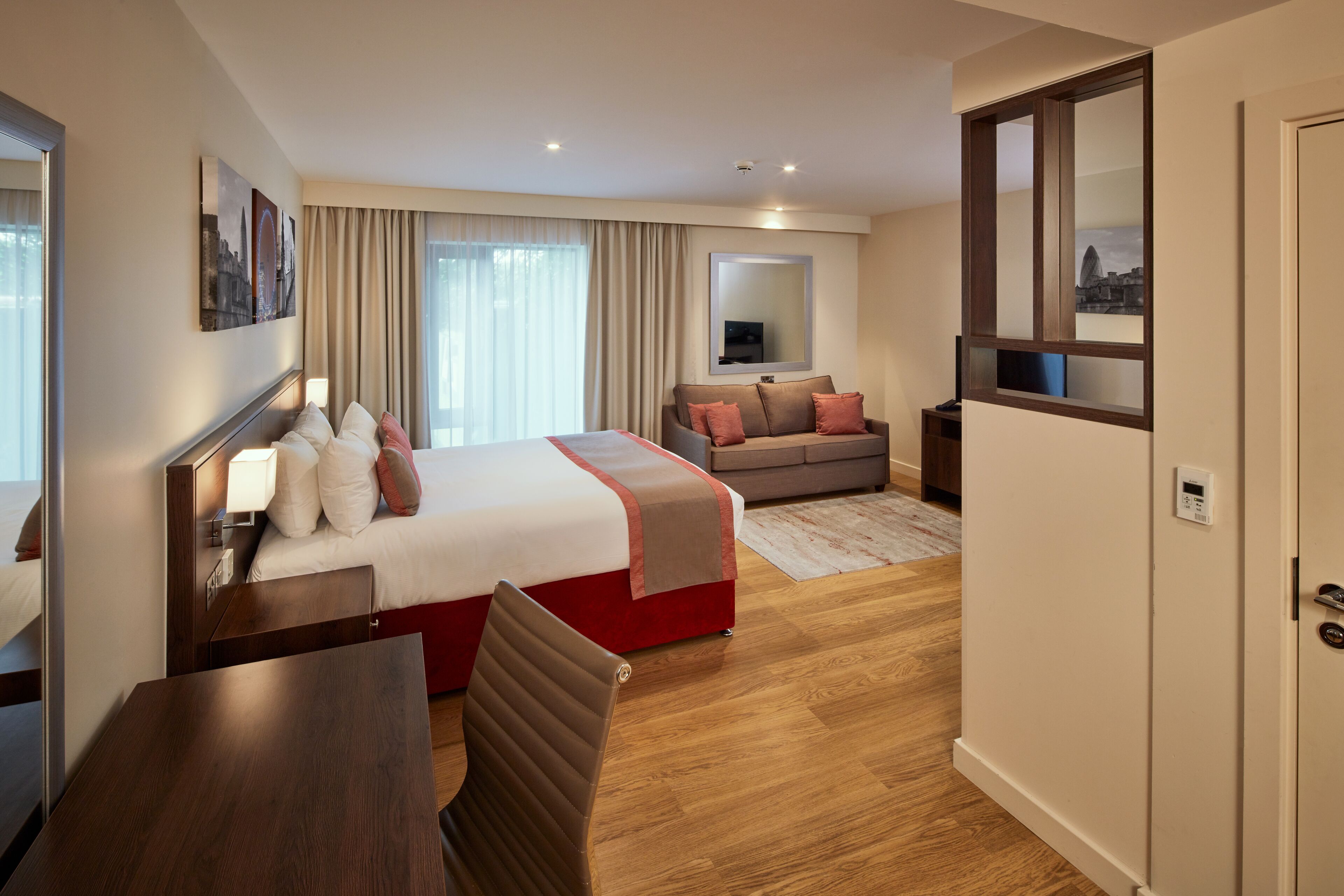 deluxe studio, 1 queen bed with sofa bed, accessible | 1 bedroom, premium bedding, in-room safe, desk