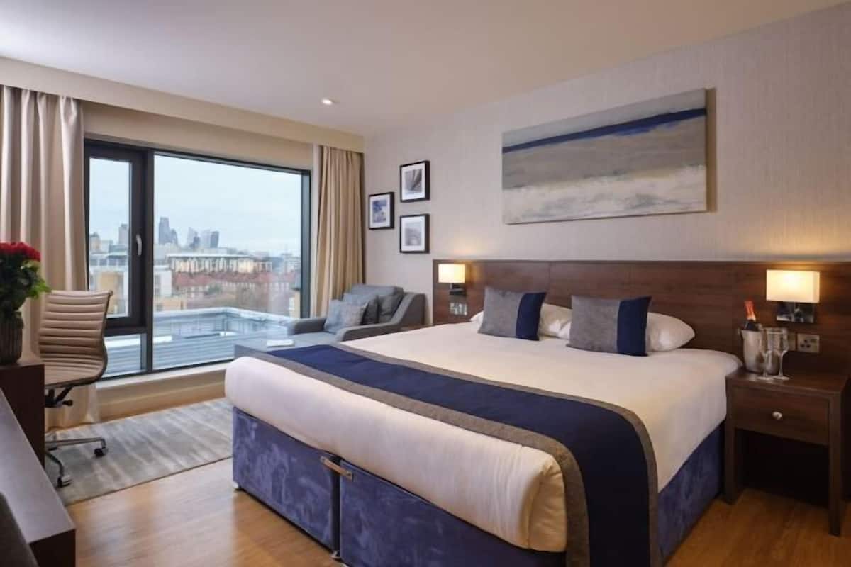 1 bedroom, premium bedding, in-room safe, desk