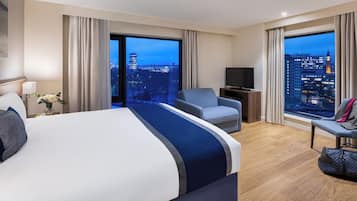 Premium Studio, 1 King Bed, Accessible | 1 bedroom, premium bedding, in-room safe, desk