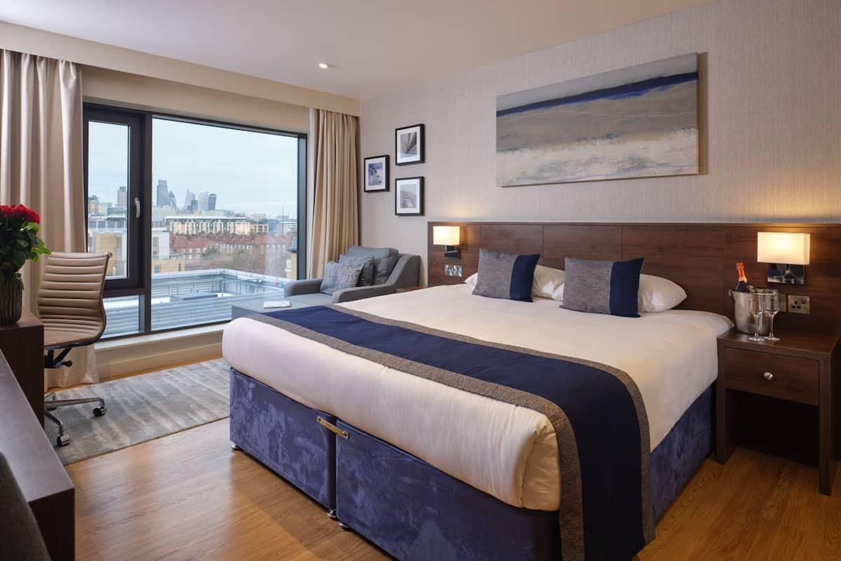 Premium Studio, 1 King Bed, City View | 1 bedroom, premium bedding, in-room safe, desk