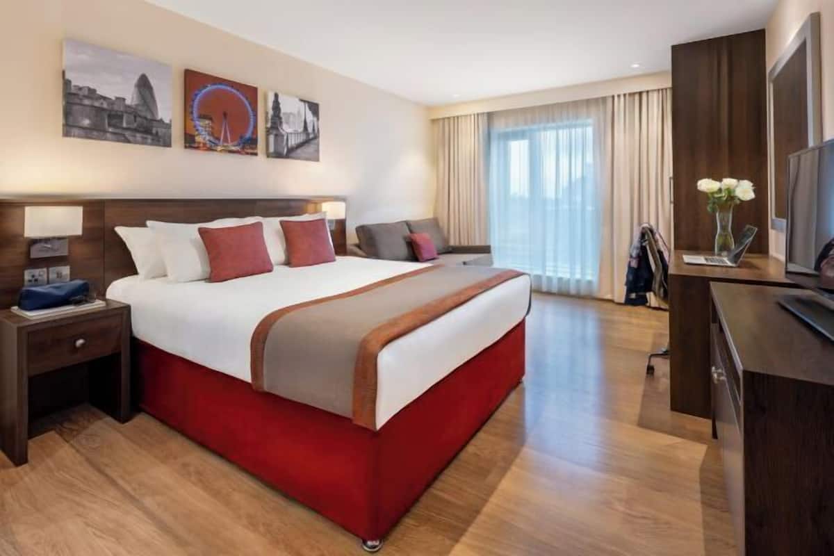 1 bedroom, premium bedding, in-room safe, desk