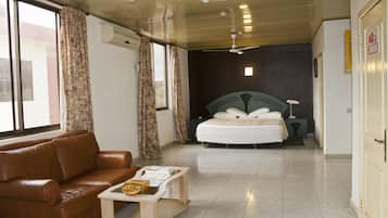 Kamar Standar, pemandangan kolam renang | Meja kerja dan Wi-Fi gratis