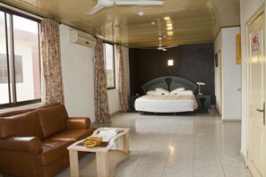 標準客房, ��泳池景觀 | 書桌、免費無線上網