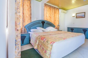 스탠다드룸, 수영장 전망 | 책상, 무료 WiFi