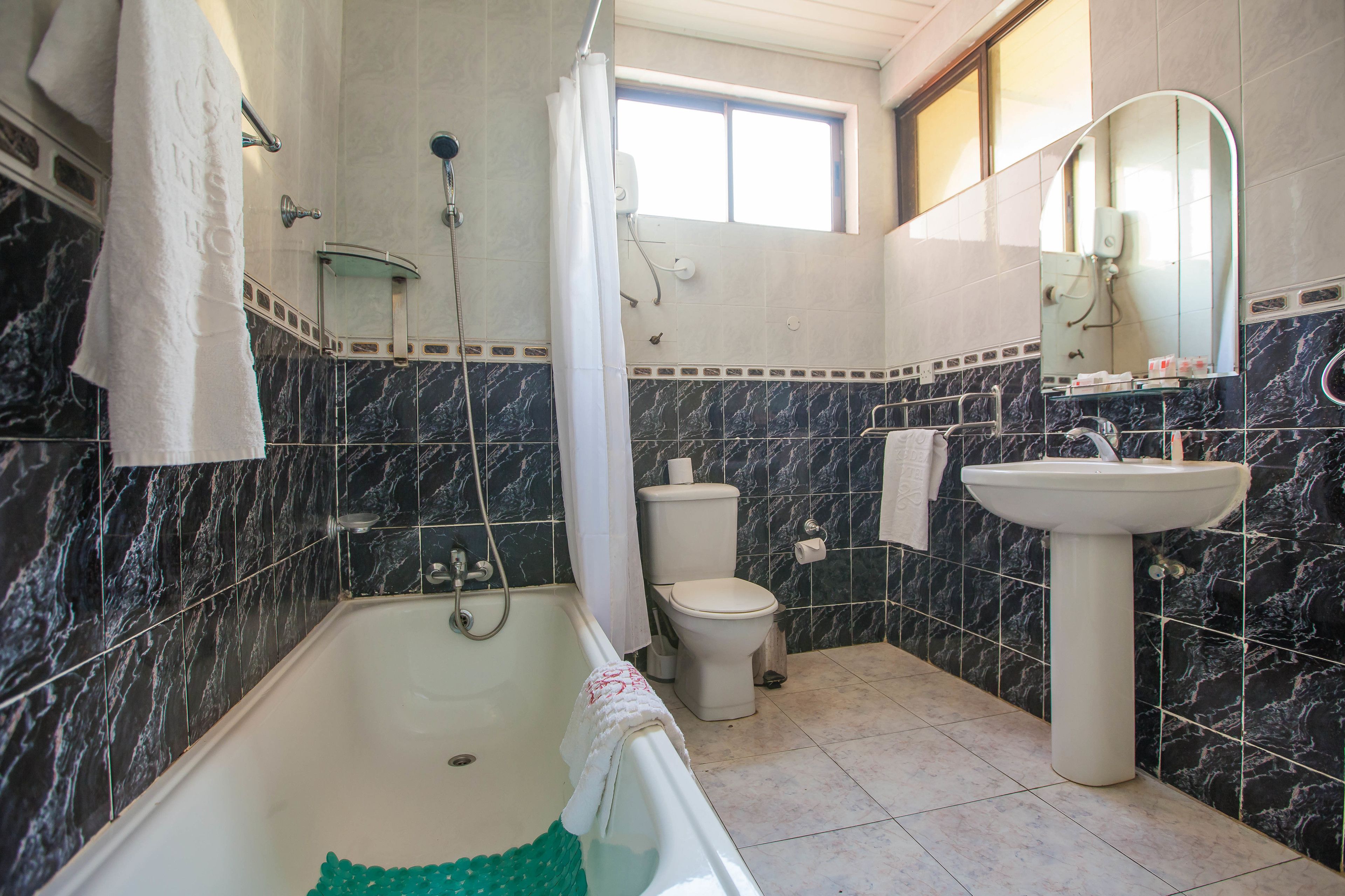 standard room, pool view | bathroom | free toiletries, towels