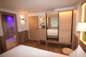 Double Room (Alpin) | Minibar, in-room safe, desk, soundproofing