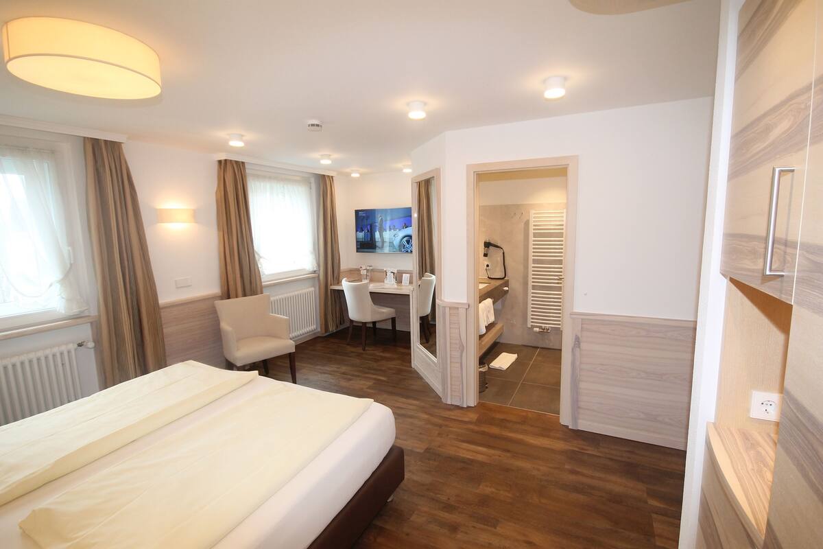 Habitación Confort doble | Minibar, caja fuerte, escritorio y sistema de insonorización