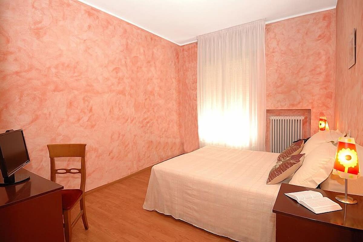Bureau, lits bébé (gratuits), Wi-Fi gratuit, draps fournis