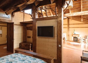 Family Suite (Izba) | Living area | Flat-screen TV