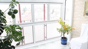 公寓, 3 間臥室, 露台, 山景 | 客廳 | 平面電視