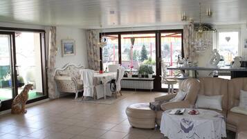 Apartment, 3 Bedrooms, Terrace, Hill View | Living room | Flat-screen TV