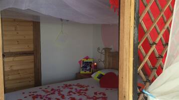 Chambre Double Exclusive | Coffres-forts dans les chambres, Wi-Fi gratuit, draps fournis