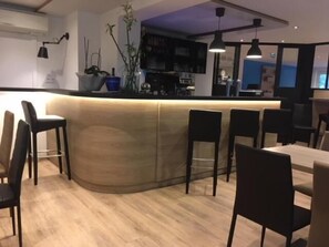 Bar (en el alojamiento)