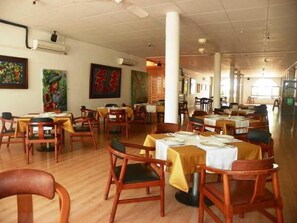 Breakfast, lunch and dinner served  - Royal Plaza (Florencia)
