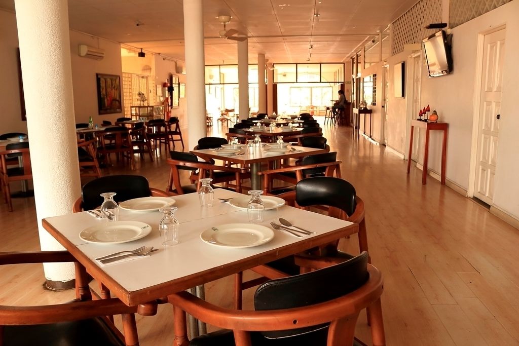 Breakfast, lunch and dinner served