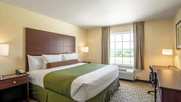 Kamer, 1 kingsize bed, niet-roken | Een kluis op de kamer, een bureau, een laptopwerkplek