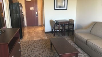 Suite, 1 King Bed, Non Smoking (Extended Stay - NO PETS) | Living area