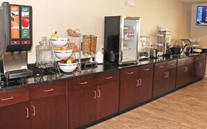 Free daily full breakfast  - Cobblestone Inn & Suites - Lamoni (Lamoni)