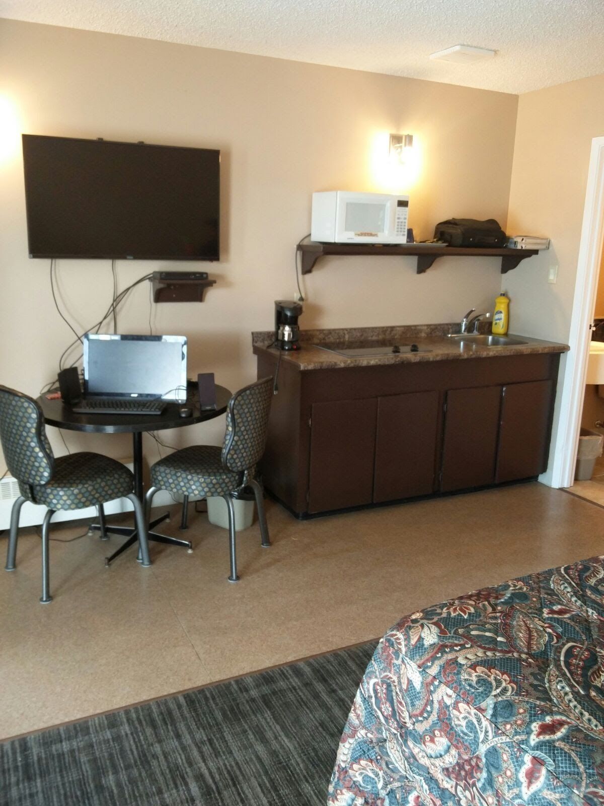 Double Room, 2 Queen Beds, Kitchenette | Room amenity