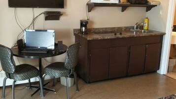 Double Room, 2 Queen Beds, Kitchenette | Room amenity