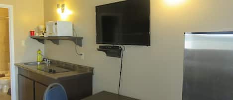 Double Room, 2 Queen Beds, Kitchenette | Private kitchenette | Fridge, microwave