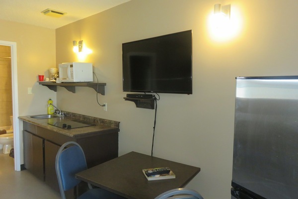 Double Room, 2 Queen Beds, Kitchenette | Private kitchenette | Fridge, microwave