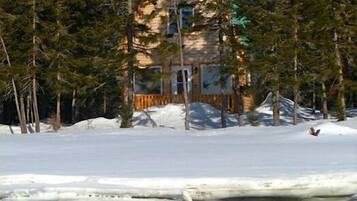 Standard-Chalet, 2Â Schlafzimmer, Buchtblick (L'Ăglantier) | Balkon