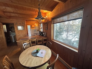 Full-sized fridge, microwave, oven, coffee/tea maker