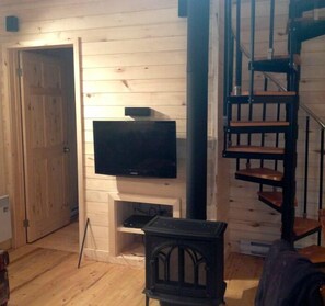 Standard Chalet, 2 Bedrooms, Bay View (L'Églantier) | Living area | 36-inch flat-screen TV with cable channels, TV, streaming services - Chalets du bout du monde (Gaspé)
