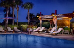Outdoor pool, cabanas (surcharge), pool umbrellas - Jekyll Ocean Club (Jekyll Island)