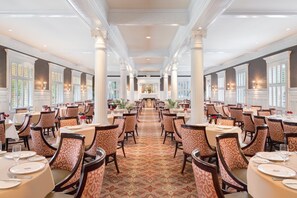 5 restaurants, breakfast, lunch, dinner served; seafood - Jekyll Ocean Club (Jekyll Island)