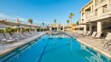 Outdoor pool, cabanas (surcharge), pool umbrellas