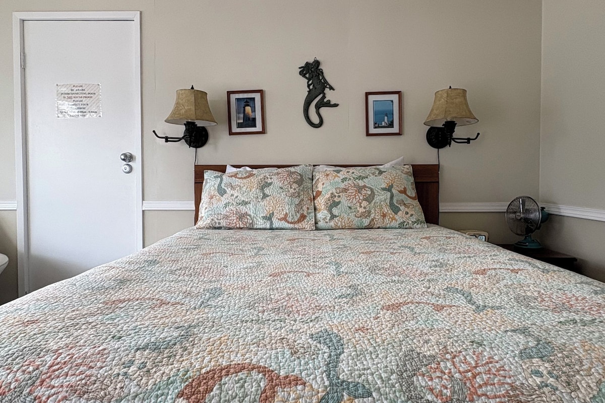 Ropa de cama de alta calidad, camas con pillow-top y escritorio 