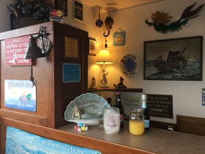 Interior - Mermaid Inn (Long Beach)