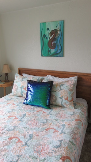 Mobile Home, 2 Bedrooms | Premium bedding, pillowtop beds, desk, laptop workspace
